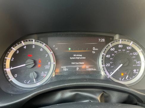 Used 2023 Toyota Highlander LE AWD/4WD image 24