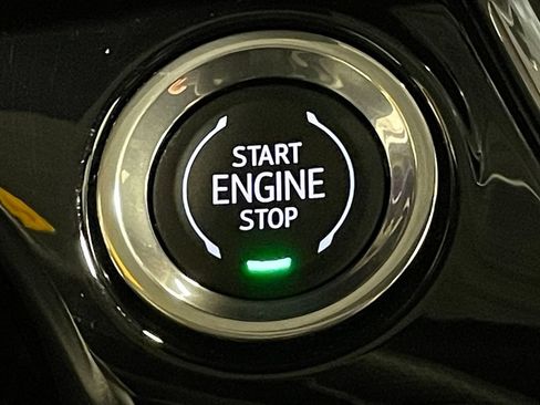 Used 2025 Chevrolet Trax RS FWD image 29