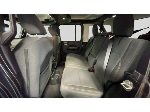 Used 2025 Jeep Wrangler Unlimited Sahara AWD/4WD image 15