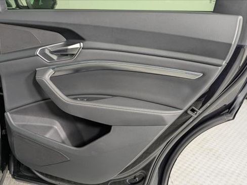 Used 2022 Audi e-tron Premium w/ Convenience Plus Package image 19