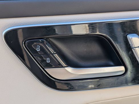 Used 2023 Mercedes-Benz GLC 300 4MATIC w/ Exclusive Trim Package image 13