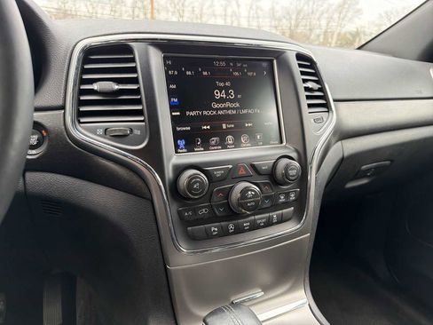 Used 2017 Jeep Grand Cherokee Altitude image 25