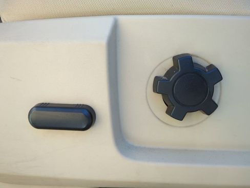 Used 2017 Ford Expedition XLT image 17