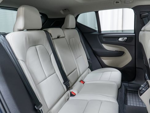 New 2026 Volvo XC40 B5 Ultra w/ Climate Package image 24