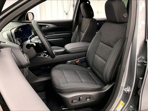 Used 2025 Chevrolet Traverse LT w/ Sun and Wheel Package image 23