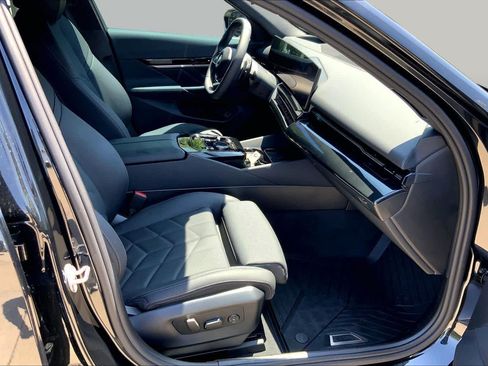 Used 2024 BMW 530i w/ Premium Package RWD image 9