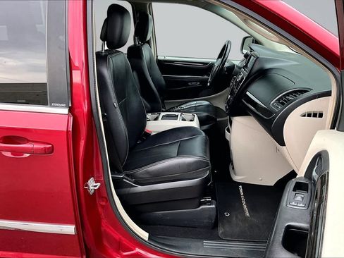 Used 2012 Chrysler Town & Country Touring w/ Entertainment Group #1 FWD image 14
