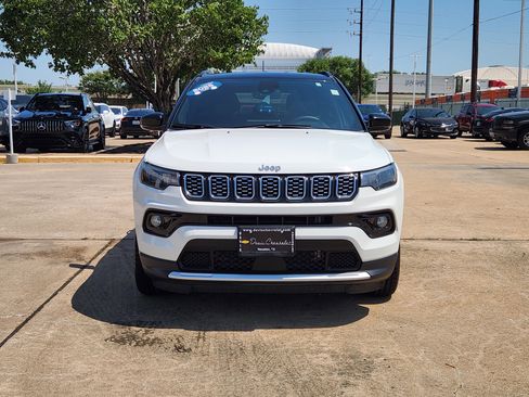 Used 2025 Jeep Compass Limited AWD/4WD image 3