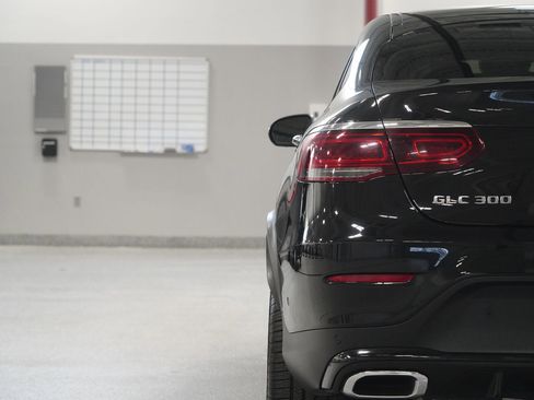 Used 2022 Mercedes-Benz GLC 300 4MATIC Coupe image 11