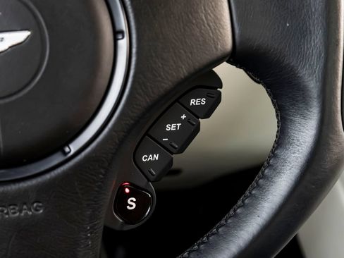Used 2018 Aston Martin Vanquish S RWD image 19