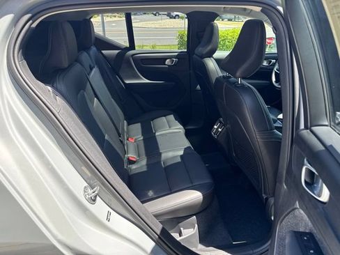 Certified 2025 Volvo XC40 B5 Plus AWD/4WD image 11