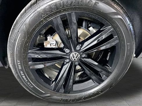 Used 2023 Volkswagen Atlas SEL R-Line AWD/4WD image 32