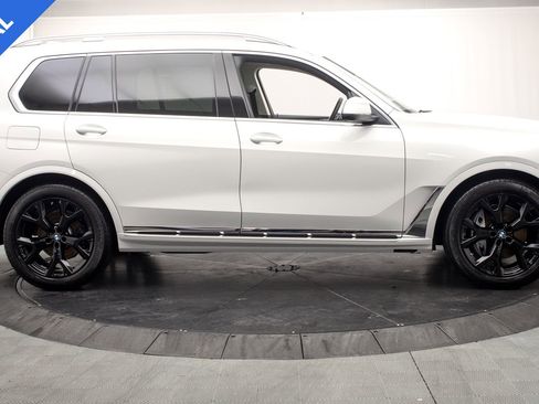 Used 2025 BMW X7 xDrive40i w/ Parking Assistance Package AWD/4WD image 2