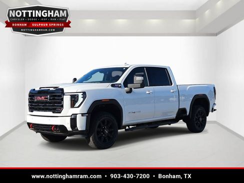 Used 2025 GMC Sierra 2500 AT4 AWD/4WD image 3