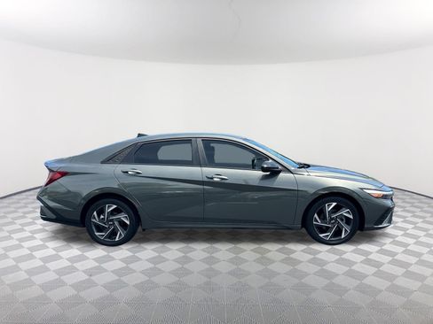 Used 2025 Hyundai Elantra Sport FWD image 4