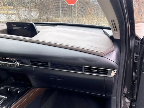 Used 2022 MAZDA CX-30 AWD 2.5 S w/ Premium Package image 16