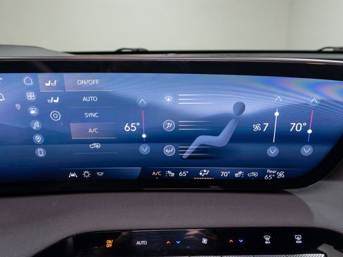 Used 2025 Buick Enclave Preferred image 20