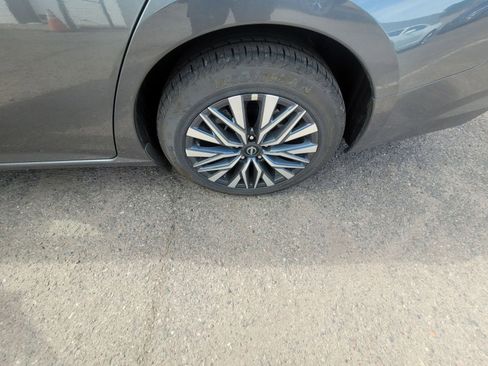 Used 2025 Nissan Altima 2.5 SV image 13