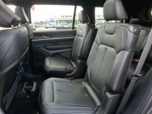 Used 2025 Jeep Grand Cherokee L Limited AWD/4WD image 10
