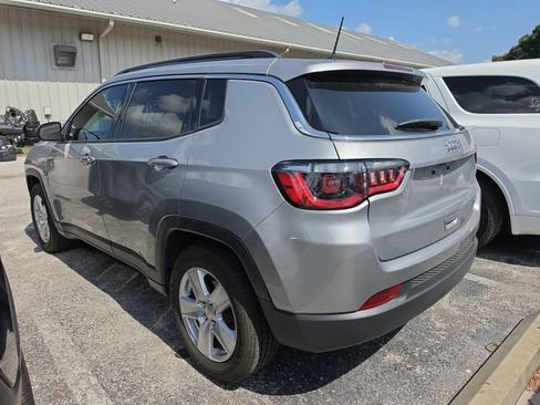 Used 2022 Jeep Compass Latitude FWD image 5
