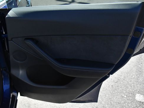 Used 2023 Tesla Model Y Long Range AWD/4WD image 39