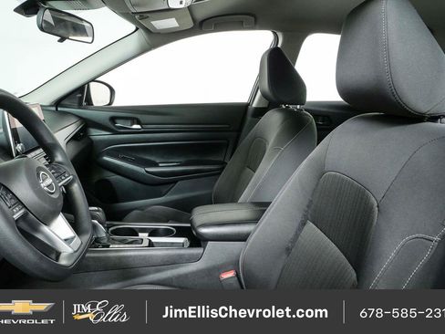 Used 2024 Nissan Altima 2.5 SV FWD image 5