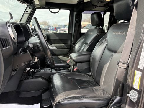 Used 2017 Jeep Wrangler Unlimited Sahara w/ Dual Top Group image 31