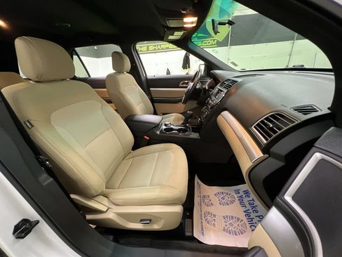 Used 2016 Ford Explorer XLT AWD/4WD image 28