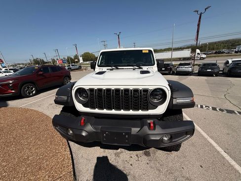 Used 2025 Jeep Wrangler Unlimited Rubicon image 2