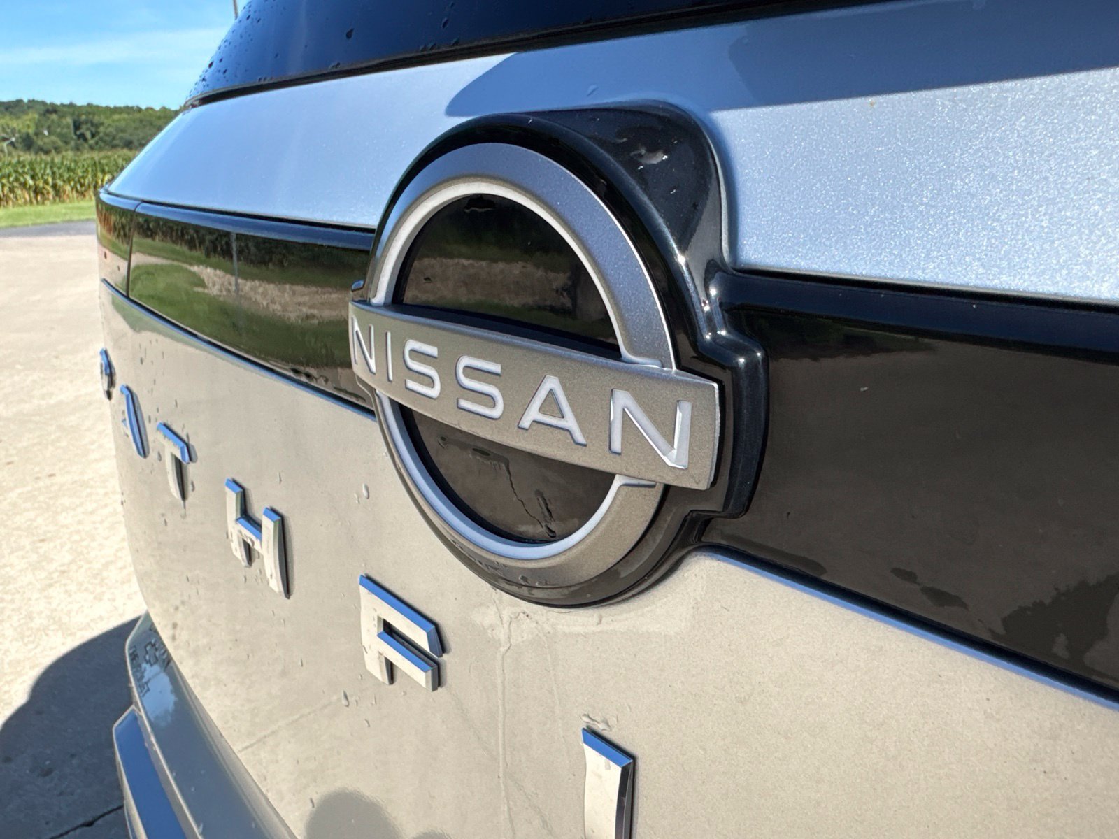 Used 2025 Nissan Pathfinder SL AWD/4WD image 11