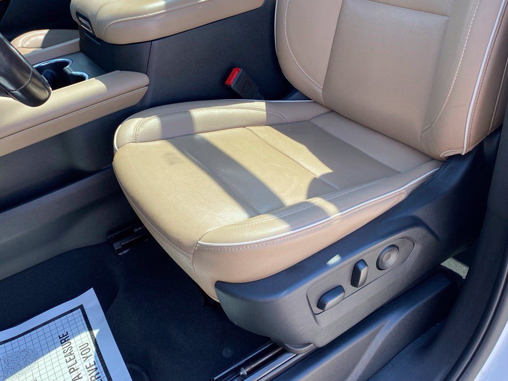 Used 2022 Chevrolet Tahoe Premier AWD/4WD image 24