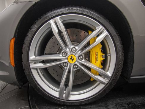 Used 2018 Ferrari GTC4Lusso AWD/4WD image 36