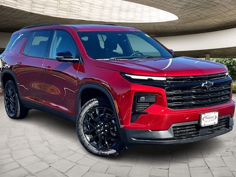 New 2025 Chevrolet Traverse LT w/ Enhanced Driving Package image 2