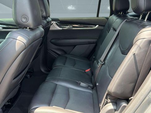 Used 2021 Cadillac XT6 Premium Luxury FWD image 22