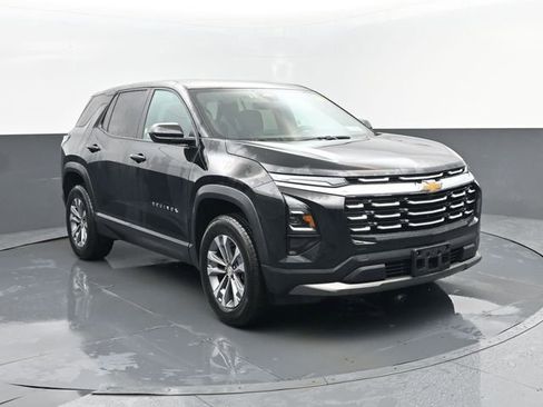 Used 2025 Chevrolet Equinox LT AWD/4WD image 3