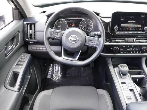 Used 2025 Nissan Pathfinder SV FWD image 21