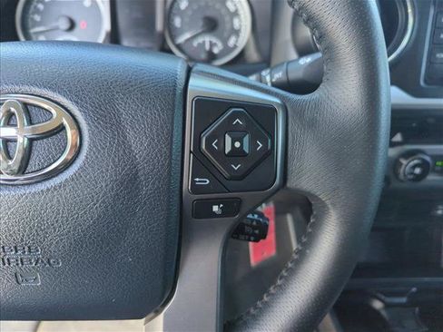 Used 2017 Toyota Tacoma SR5 w/ SR5 Appearance Package (SM) RWD image 17