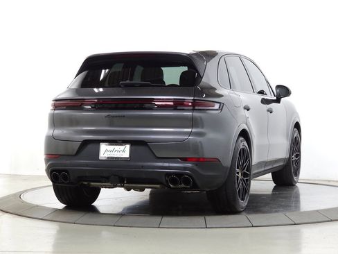 Used 2024 Porsche Cayenne AWD/4WD image 11