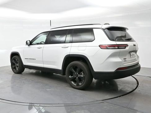 Used 2023 Jeep Grand Cherokee L Laredo image 5