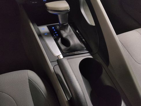 Used 2021 Hyundai Elantra SE image 26