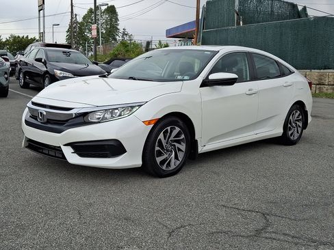 Used 2018 Honda Civic EX image 3