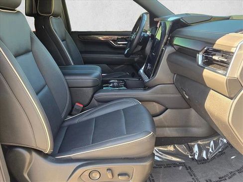 Used 2025 GMC Yukon Elevation w/ Elevation Premium Package image 24