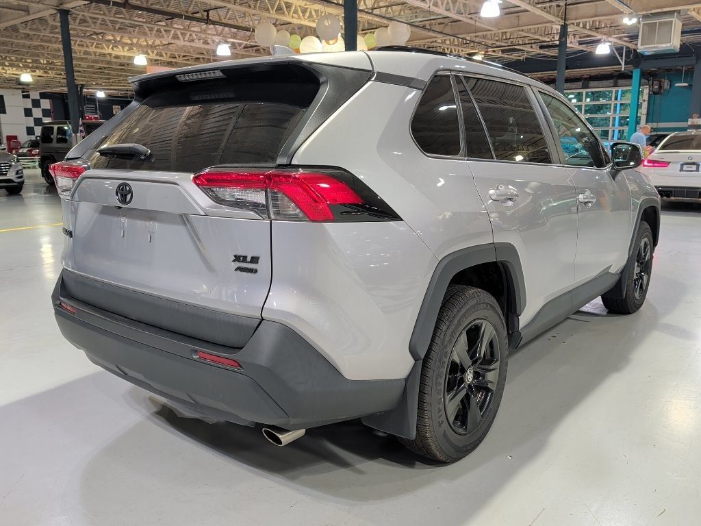 Used 2020 Toyota RAV4 XLE AWD/4WD image 6