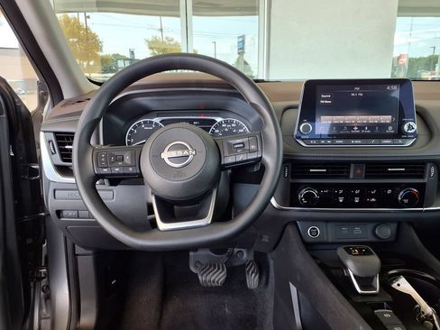 Used 2023 Nissan Rogue S AWD/4WD image 17