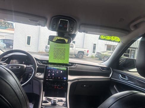 Certified 2023 Jeep Grand Cherokee Limited image 32