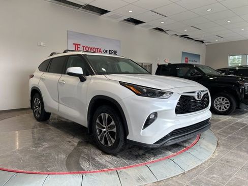 Used 2022 Toyota Highlander XLE image 1