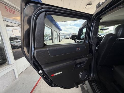 Used 2005 HUMMER H2 w/ Preferred Equipment Group AWD/4WD image 14