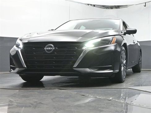 Used 2024 Nissan Altima 2.5 SV image 31