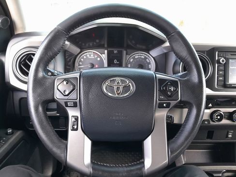 Used 2016 Toyota Tacoma SR5 w/ SR5 Appearance Package (SN) RWD image 15
