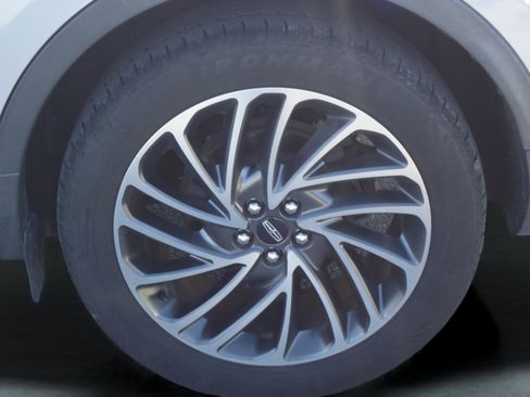 Used 2019 Lincoln Nautilus Reserve image 9